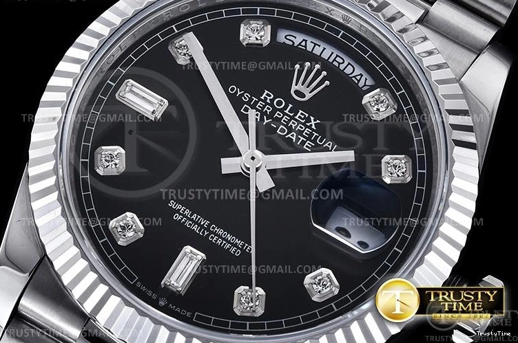 0810 RDD0220E – DayDate 36mm Functional 700